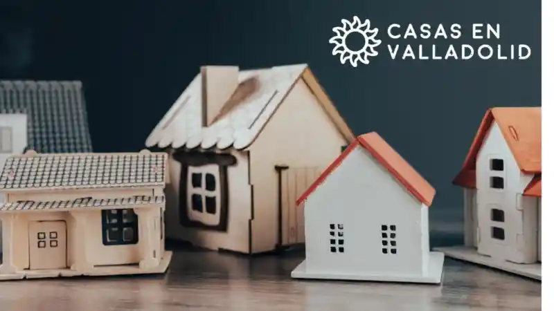 Casas en miniatura como referencia para comprar propiedad en Valladolid.