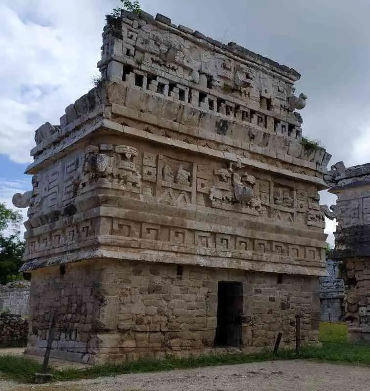Zonas arqueológicas: La Ruta Puuc, Yucatán. — Casas en Valladolid