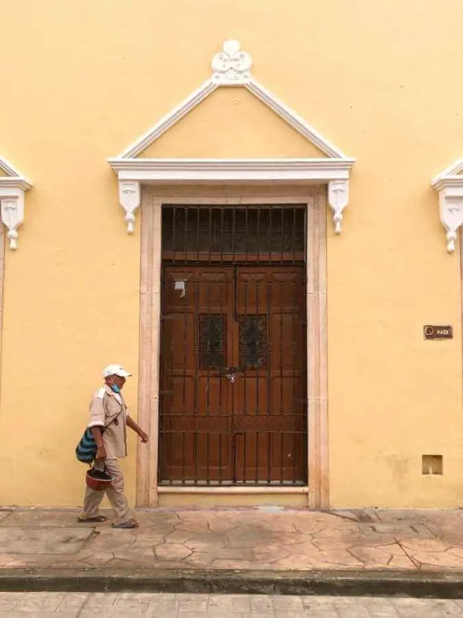 Door frames in colonial houses - Yucatan
