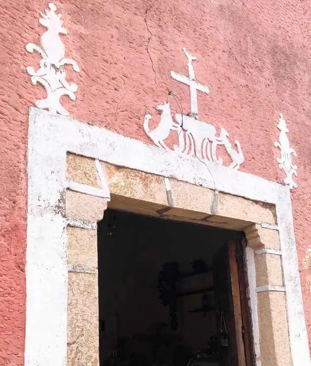 Door frames in colonial houses - Yucatan