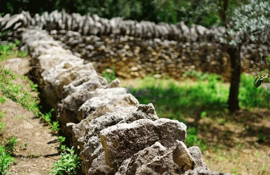 Albarradas and Masonry Walls
