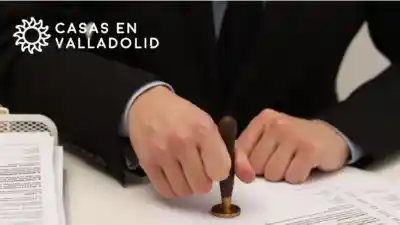 Official stamp and documents for verifying a certified real estate advisor in Yucatan